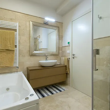 公寓 Luxury Spaccasole View I Comfort Sauna & Infinity Pool *