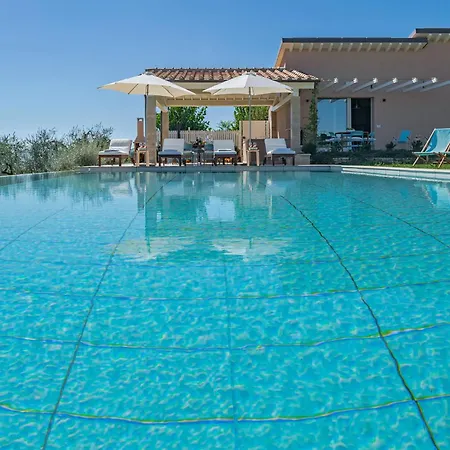 Luxury Marigold View I Comfort Sauna & Infinity Pool Apartment